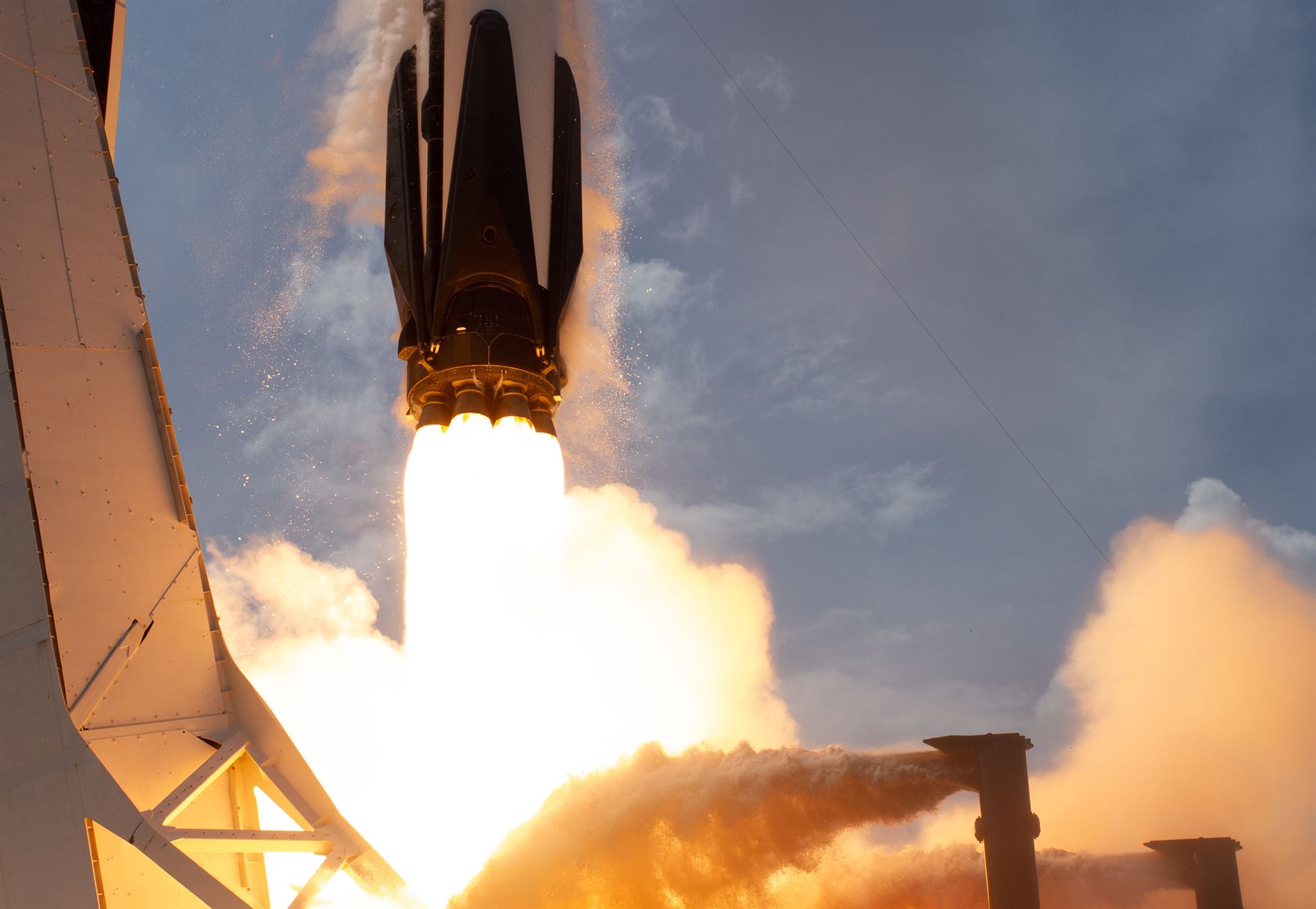  NASA realiza lançamento de foguete em parceria com empresa privada